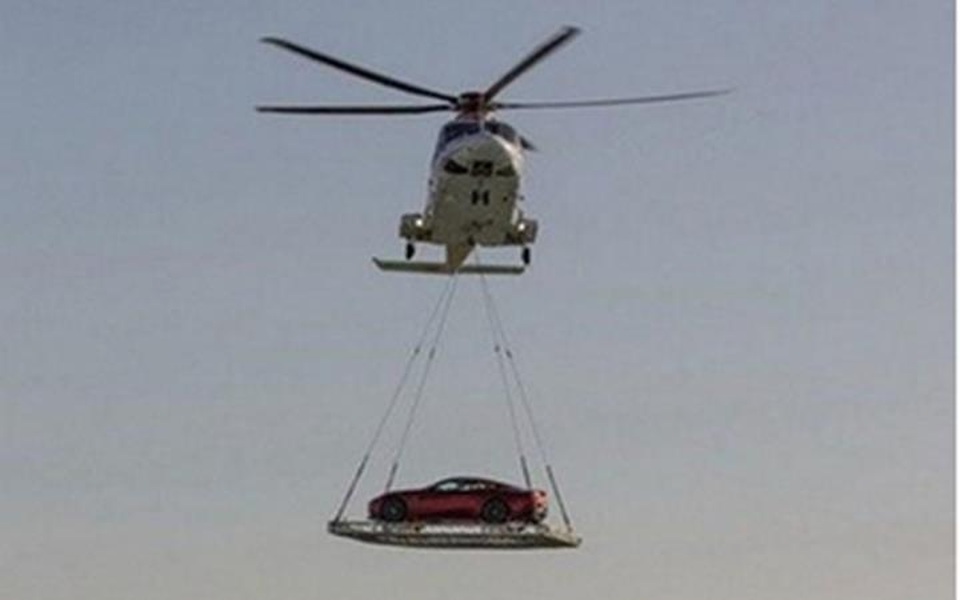 Choáng ngợp trước sự giàu có, xa hoa ở Dubai - 3 Giới siêu giàu ở Dubai dùng máy bay để chở ô tô khi đi du lịch
