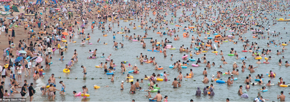 Bãi biển ở Thanh Đảo, Trung Quốc vào dịp hè