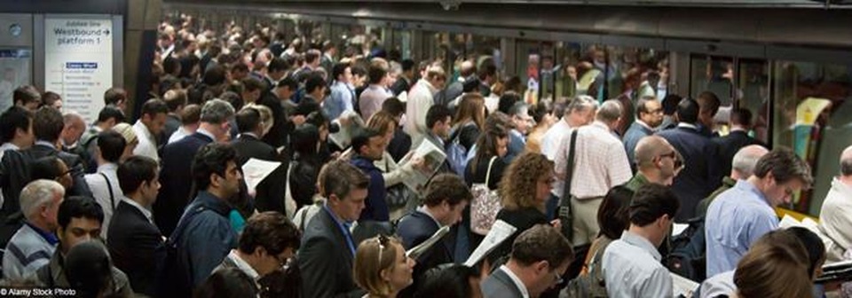 Giao thông ở London vào thời điểm tan tầm cũng không khá hơn là mấy. Đây là hình ảnh ghi được ở trạm xe Canary Wharf Tube.