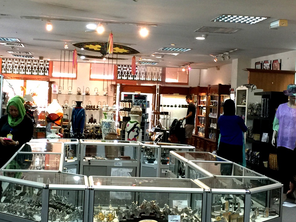 Trải nghiệm lớp học vẽ Batik - nghệ thuật độc đáo của người Malaysia - 7