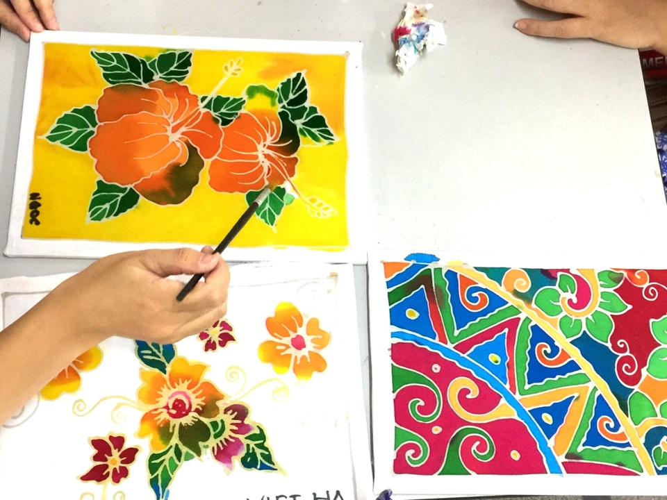 Trải nghiệm lớp học vẽ Batik - nghệ thuật độc đáo của người Malaysia - 5 Những bức vẽ tô màu hoàn chỉnh theo họa tiết Batik