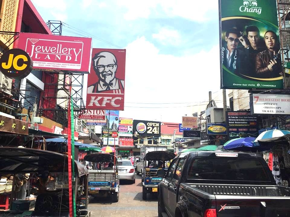 Chia sẻ kinh nghiệm du lịch với những người lần đầu đi Bangkok, Thái Lan - 2 Khu phố Tây Khaosan nhộn nhịp cả ngày lẫn đêm