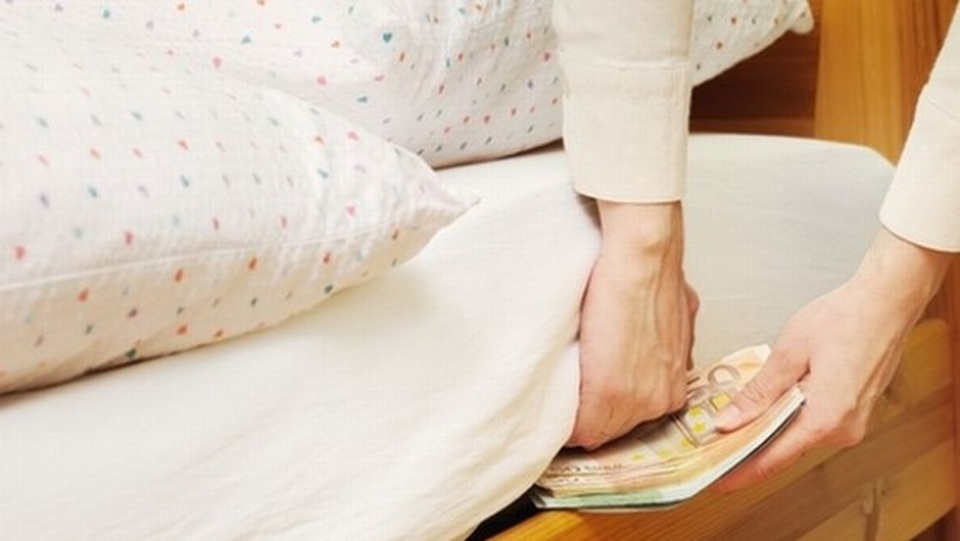 Những nơi cất giữ tiền mặt trong nhà “kém thông minh” nhất - 2