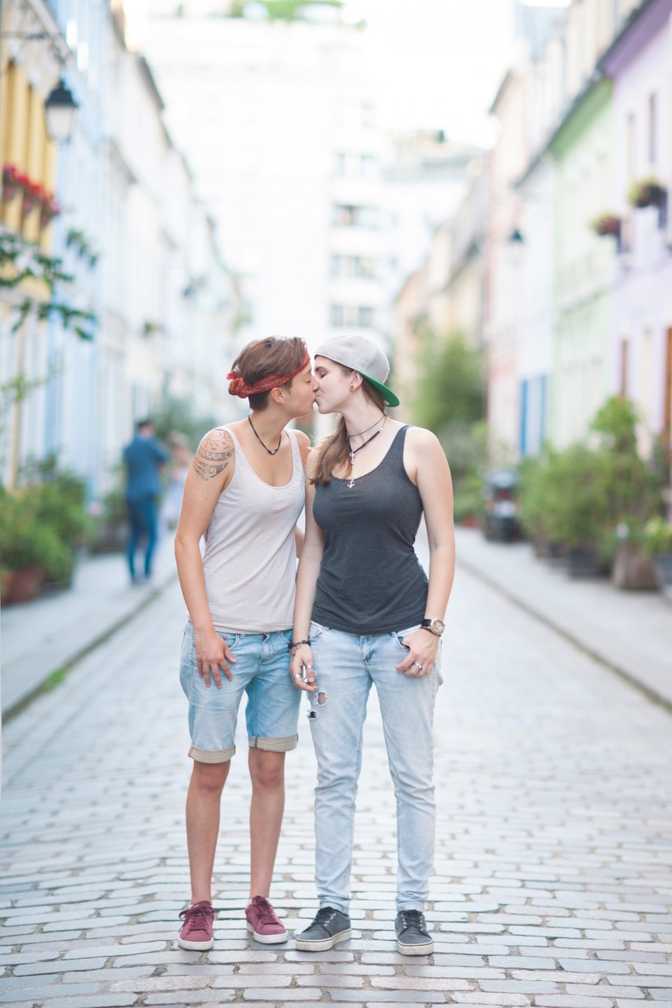 Hầu hết những người được cô mời chụp hình đều vui vẻ nhận lời. Rất ít người từ chối. Hình ảnh ghi lại ở Hong Kong.