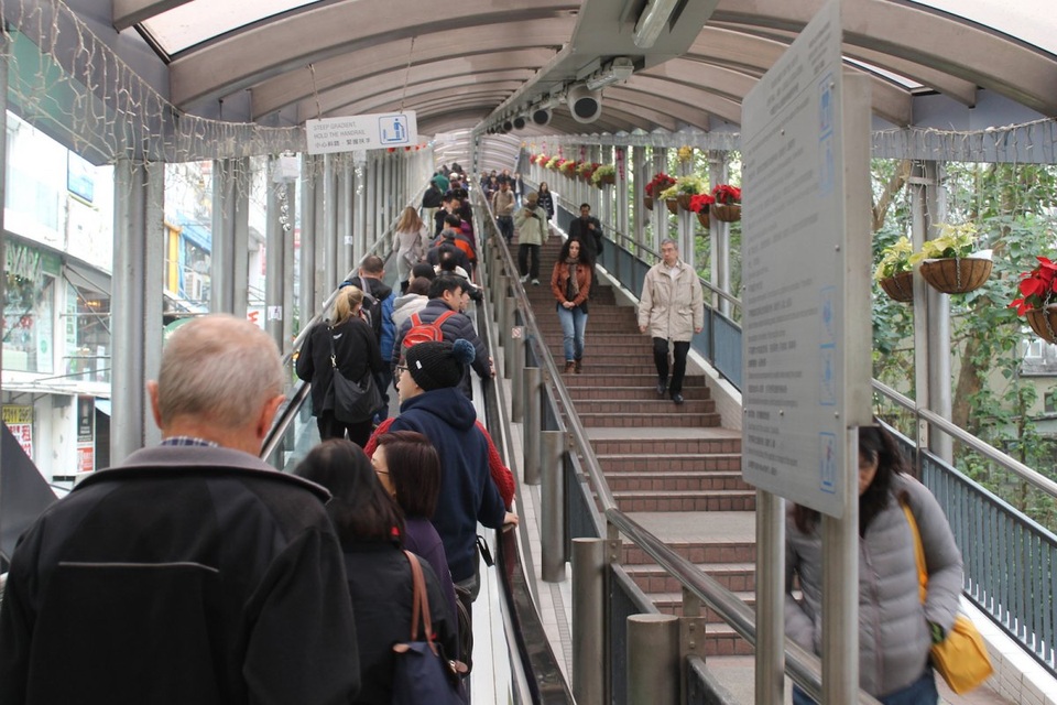 Độc đáo thang cuốn ngoài trời dài nhất thế giới ở Hong Kong - 3 Chi phí xây dựng lên tới 30 triệu USD