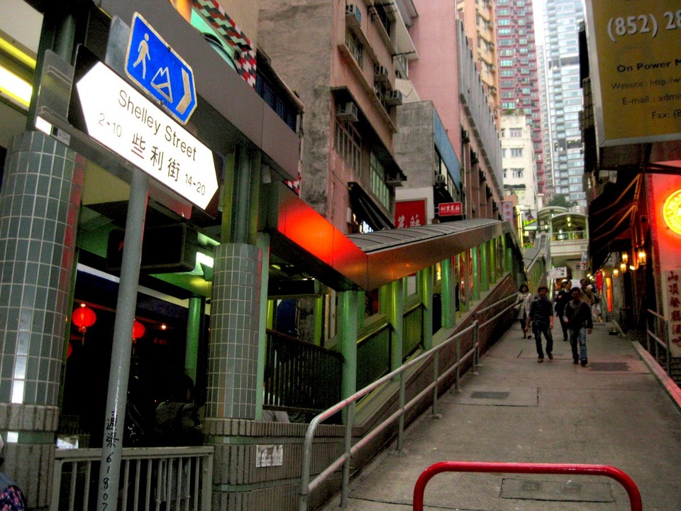 Độc đáo thang cuốn ngoài trời dài nhất thế giới ở Hong Kong - 4 Độc đáo thang cuốn ngoài trời dài nhất thế giới ở Hong Kong - 4