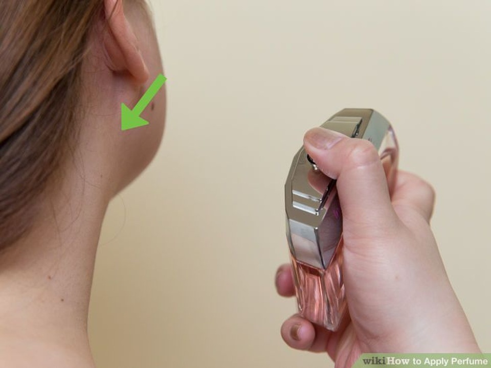 Xịt nước hoa vào rốn mới đúng cách - 3 Xịt nước hoa vào rốn mới đúng cách - 3