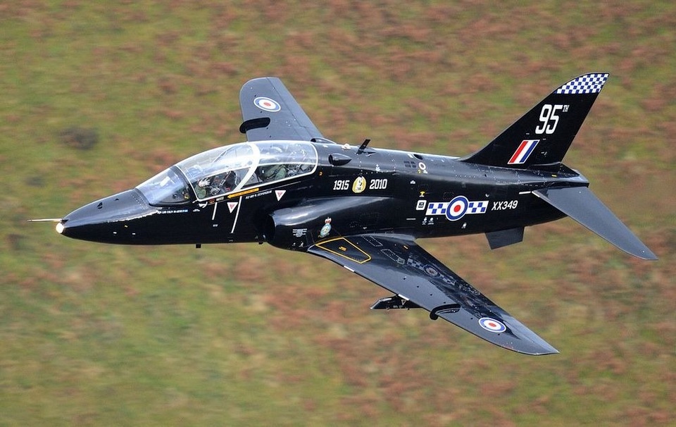 Nơi du khách tận mắt nhìn máy bay chiến đấu "bay vèo vèo trước mặt" - 3 Đây là nơi người mê máy bay có thể được tận mắt chứng kiến màn bay lượn diễn tập ấn tượng