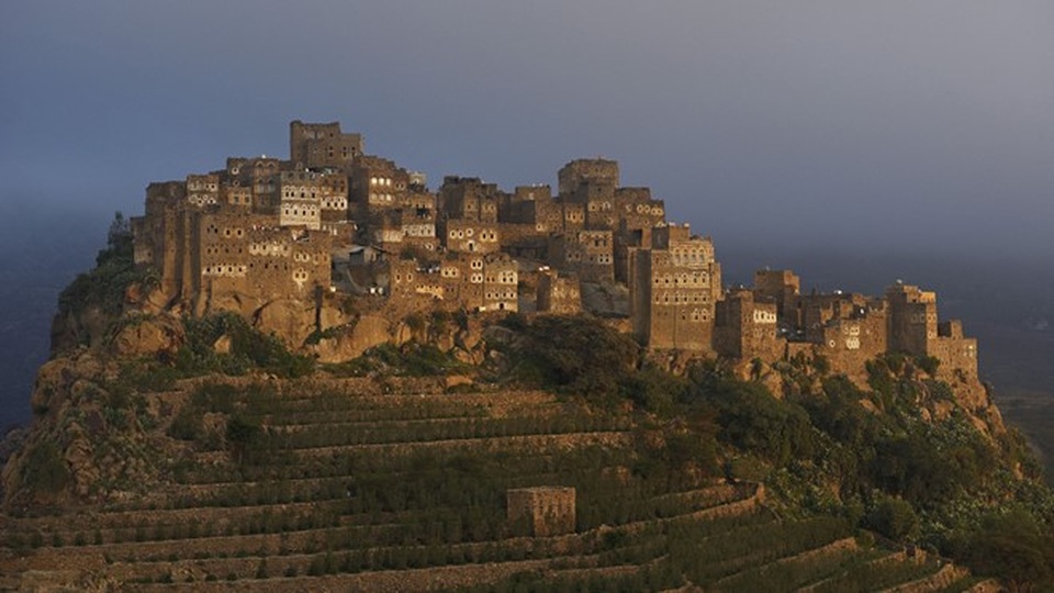 Yemen giáp biên giới với Ả rập Saudi tự hào với một số địa điểm khảo cổ tuyệt đẹp. Tuy nhiên nơi này không an toàn với du khách bởi thường trong tình trạng “căng thẳng và bất ổn”.