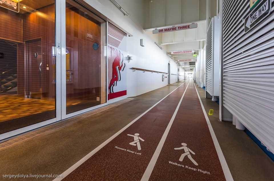 Khu vực thoát hiểm trong trường hợp khẩn cấp được đặt trên tầng 5