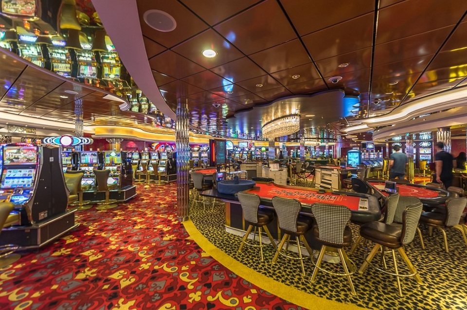 Trong khi đó, tầng 4 là các sòng bài và câu lạc bộ đêm