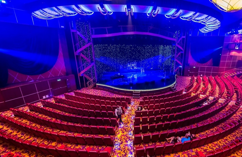 Nhà hát trung tâm – nơi mở cửa phục vụ du khách miễn phí