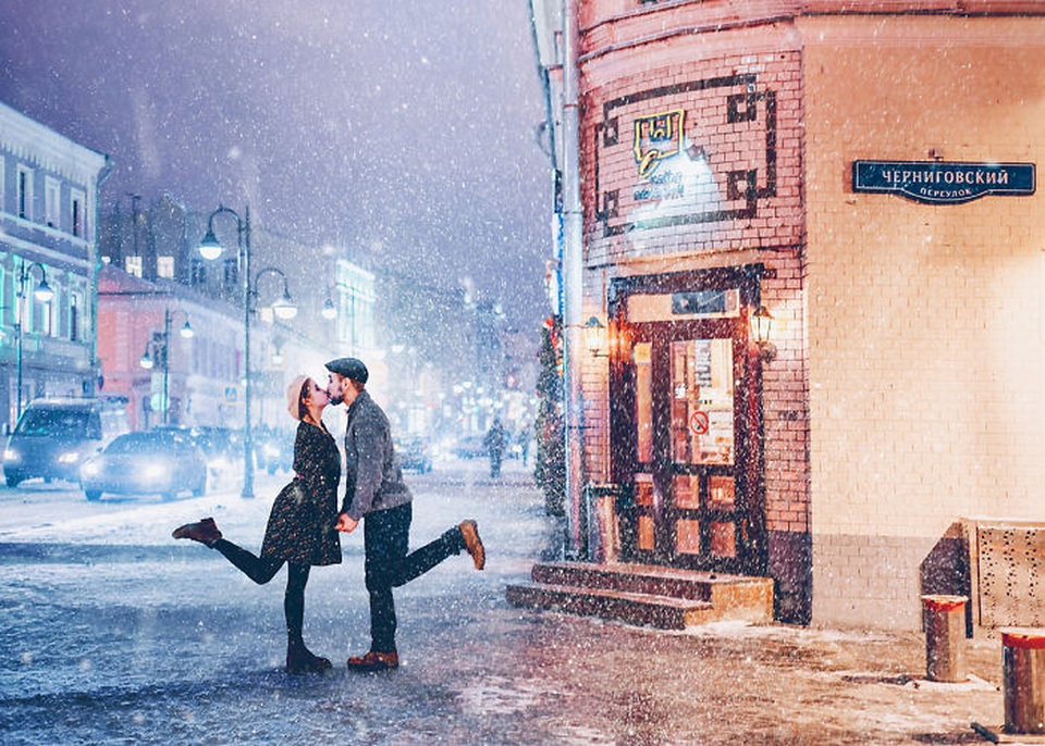 Cái lạnh cũng khiến người ta dễ xích lại gần nhau hơn để tìm kiếm hơi ấm