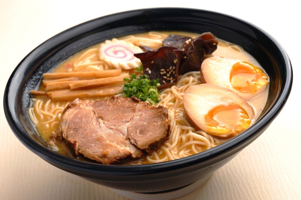 Nhà hàng "treo thưởng" gần 10 triệu đồng cho thực khách "xơi" hết tô mỳ khổng lồ - 4 Ramen là một trong những món ăn đặc trưng trong ẩm thực Nhật
