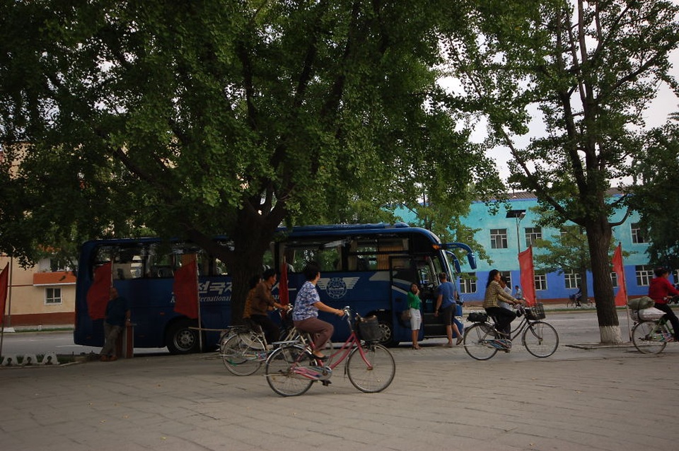 Khung cảnh chụp tại một tuyến phố.