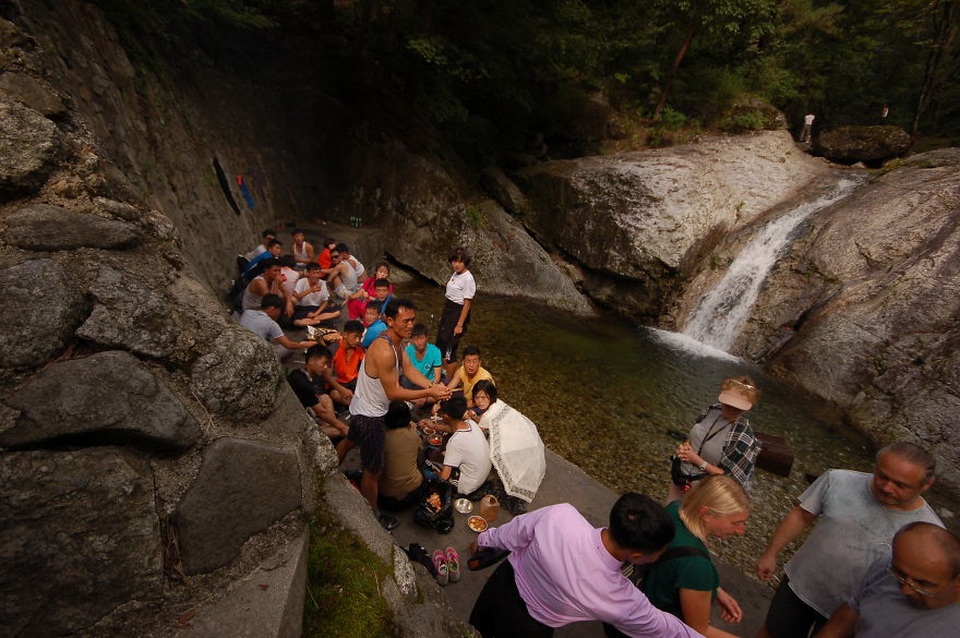 “Người Triều Tiên cũng thích nướng thịt BBQ khi đi dã ngoại và rất hiếu khách”, nữ du khách cho hay.