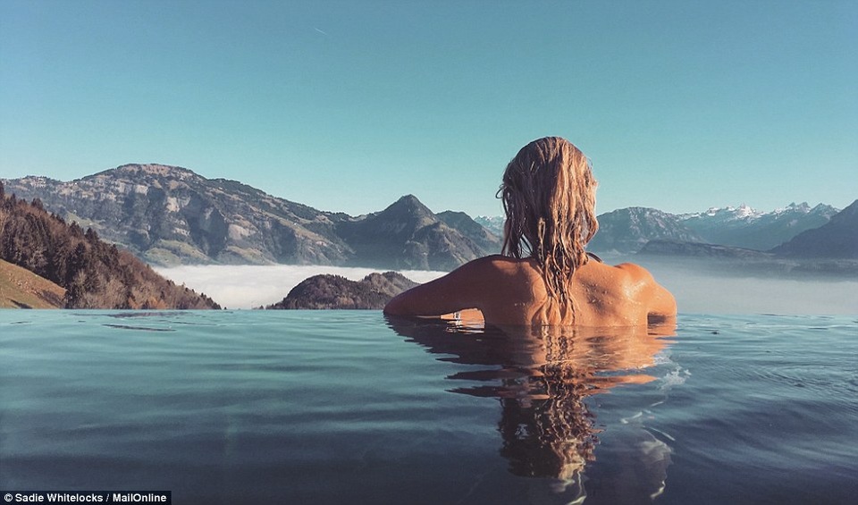 Đến bể bơi được mệnh danh "nấc thang lên thiên đường" - 1