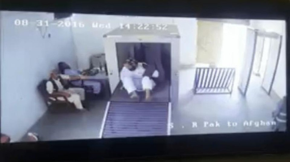 Những chuyện bi hài "khó đỡ" trên mọi nẻo đường du lịch trong năm 2016 - 1 Những chuyện bi hài "khó đỡ" trên mọi nẻo đường du lịch trong năm 2016 - 1