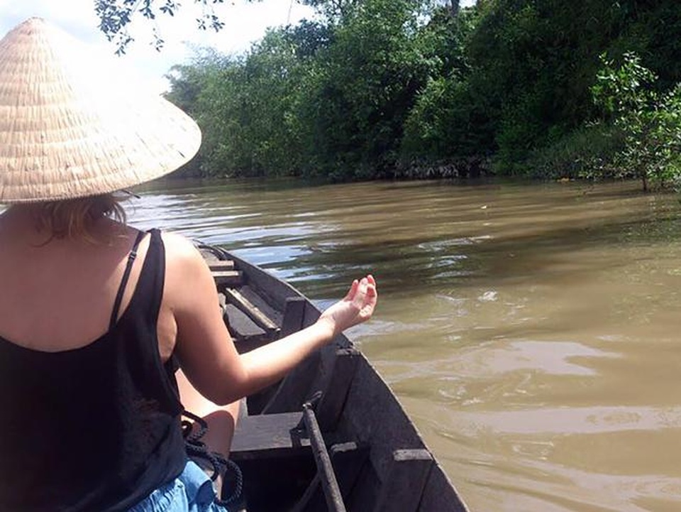 
Cô gái trẻ khám phá nhiều nước châu Á
