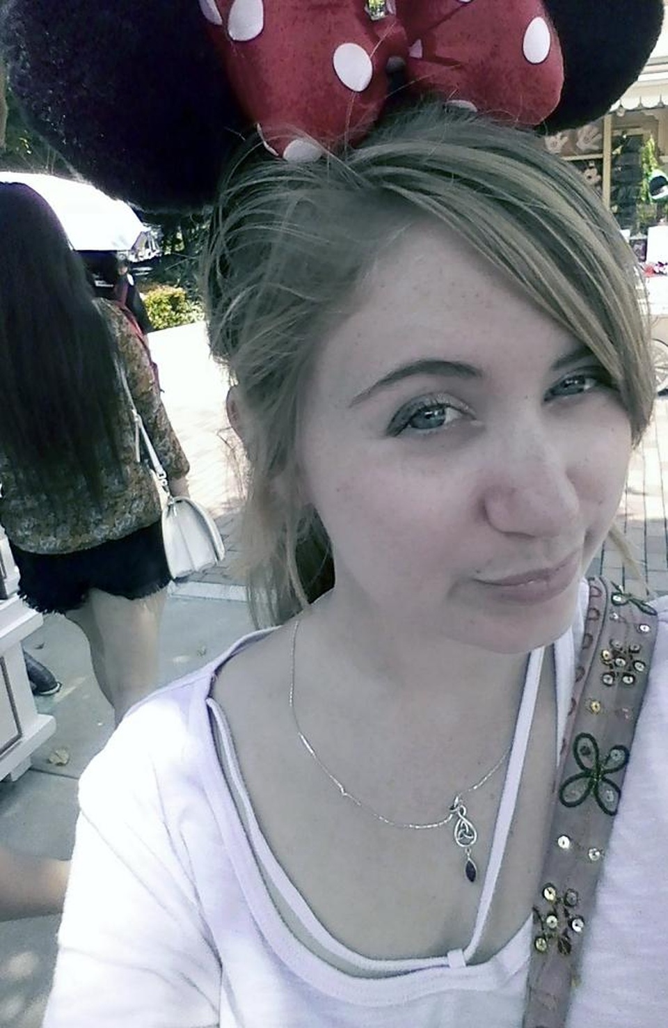 Cô gái trẻ sẵn sàng hẹn hò với nhiều chàng trai để du lịch khắp thế giới - 4