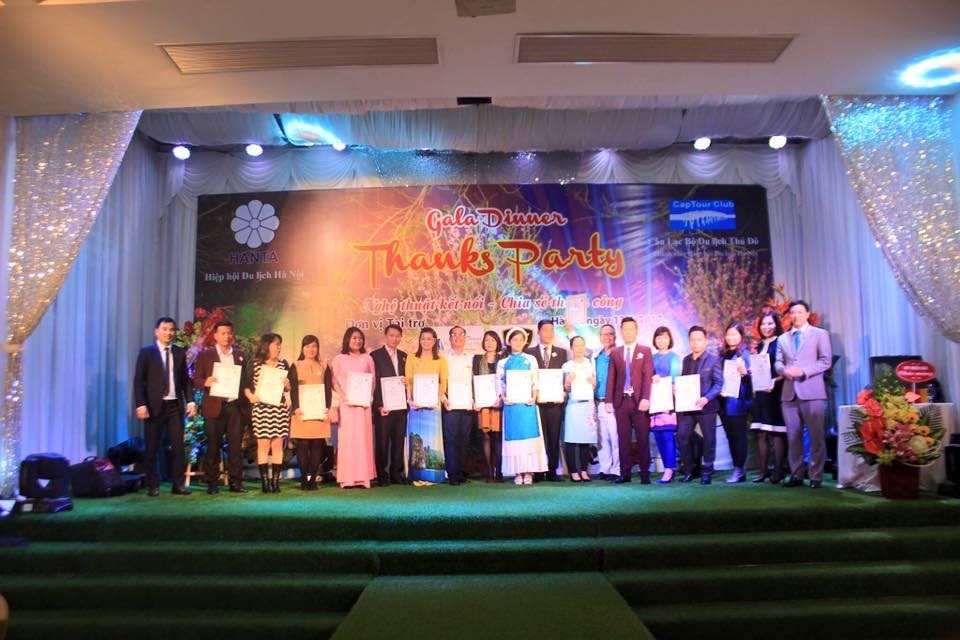 Câu lạc bộ du lịch thủ đô cùng hợp tác phát triển du lịch 2017 - 2 Các đơn vị lữ hành nhận bằng khen trong năm 2016