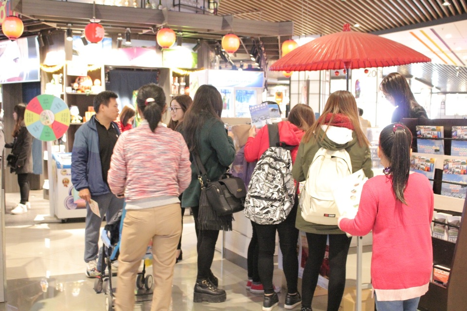 Quầy hàng thu hút sự chú ý của giới trẻ