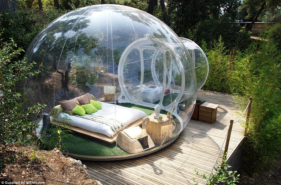Độc đáo khách sạn "bong bóng" giúp du khách "ôm trọn" cả bầu trời sao - 1