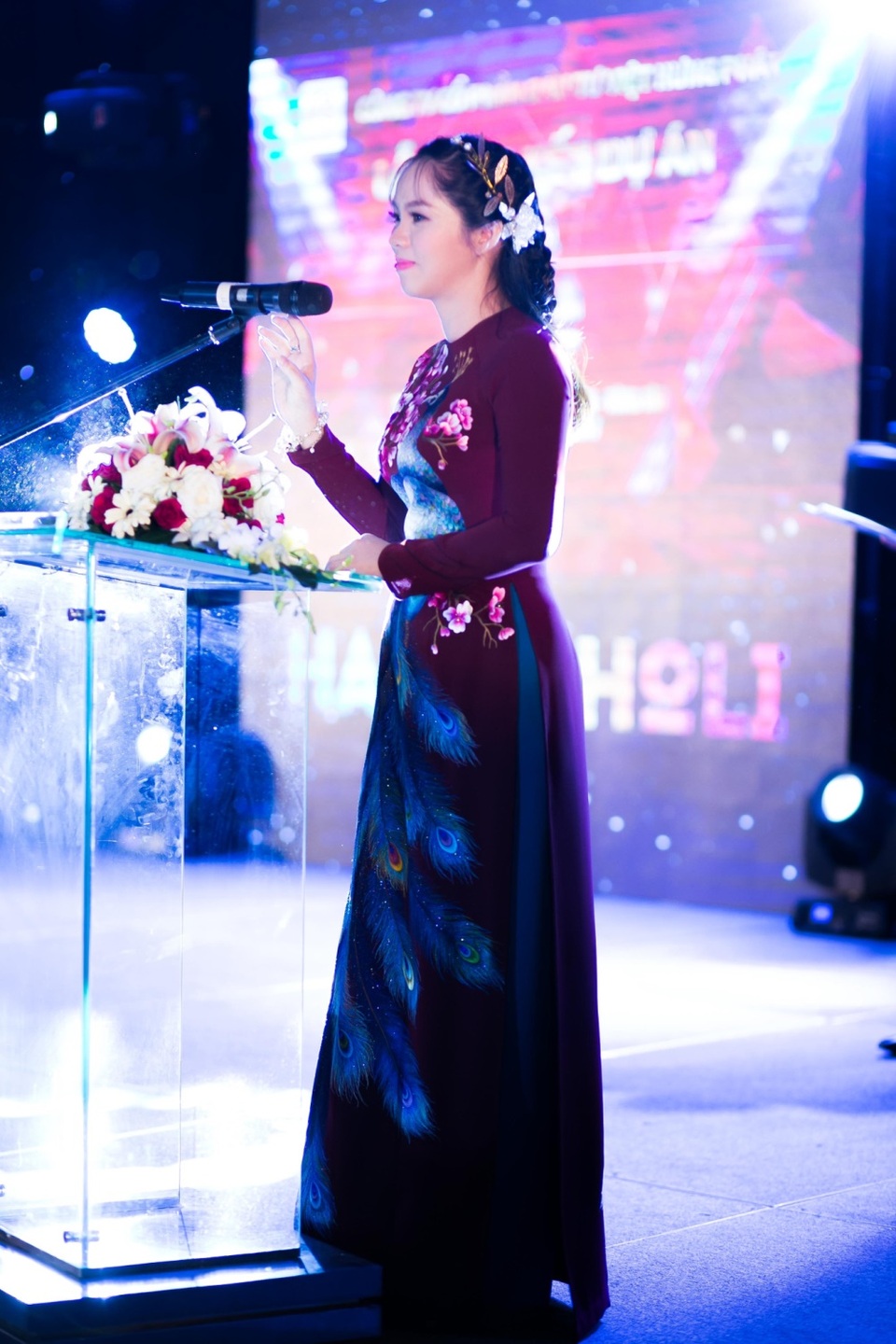 Kim Phát - Việt Hưng Phát tỏa sáng cùng áo dài của Nhà thiết kế nổi tiếng Đinh Văn Thơ - 1 Lãnh đạo công ty phát biểu trong chương trình “Hương sắc Kim Phát – Việt Hưng Phát năm 2017”