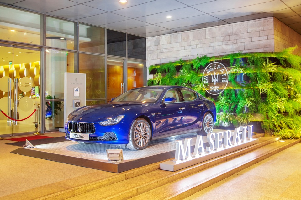 Hình ảnh xe trưng bày Ghibli tại Novotel