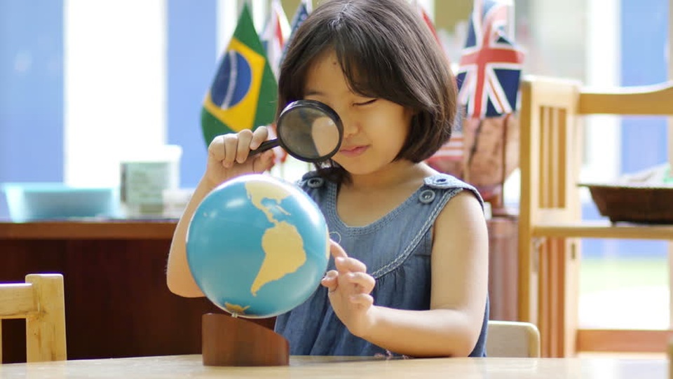 Làm sao phát hiện sớm tài năng của con? - 2 Khi trẻ luyện tập sâu, não bộ được kích thích sự phát triển của vỏ bọc sợi thần kinh myelin, giúp phát triển kỹ năng