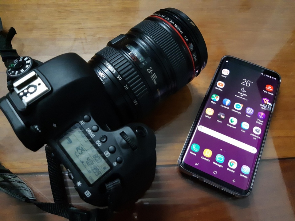 Những yếu tố khiến camera chuyên nghiệp phải dè chừng Galaxy S9/S9+ - 1 Vì thế, việc sở hữu một chiếc smart phone có camera chụp ảnh tốt như Galaxy S9 cũng đủ đáp ứng nhu cầu chụp ảnh chuyên nghiệp, đồng thời giúp bạn tiết kiệm một khoản chi phí khá lớn trong việc đầu tư thiết bị chụp ảnh vừa ý.