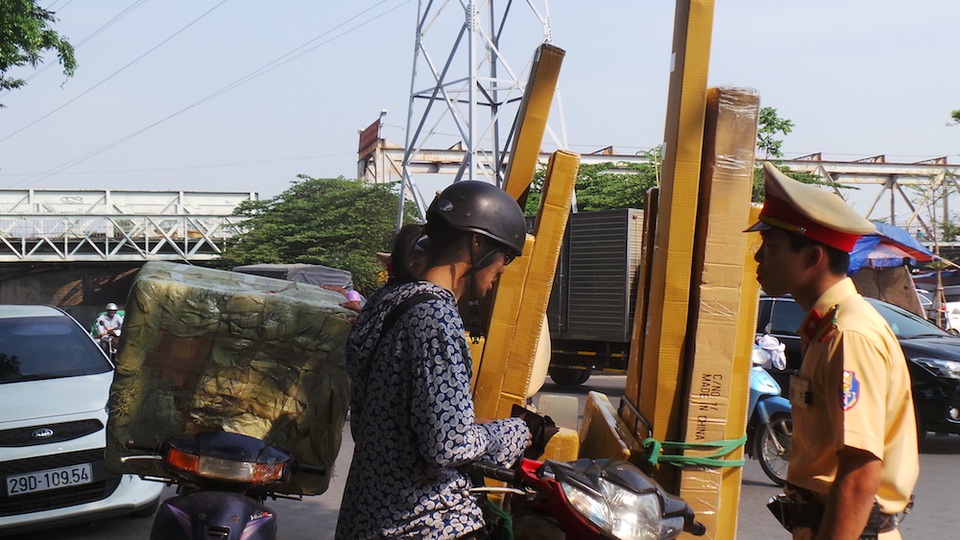 Trong ca làm việc sáng nay Đội CSGT số 1 đã xử hàng chục trường hợp vi phạm