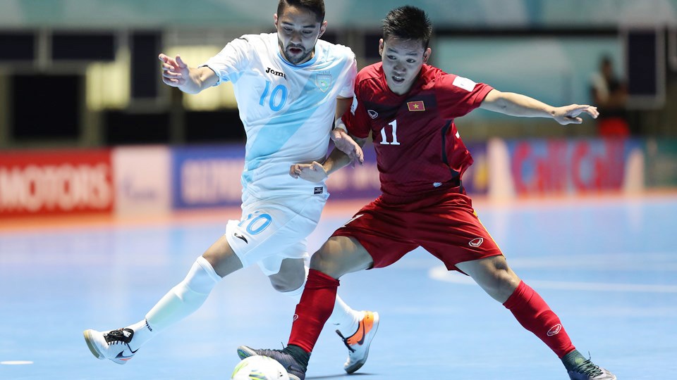 HLV Bruno Garcia gửi tặng chiến thắng cho người hâm mộ Việt Nam - 2 Đội tuyển futsal Việt Nam gây sốc với chiến thắng trước Guatemala