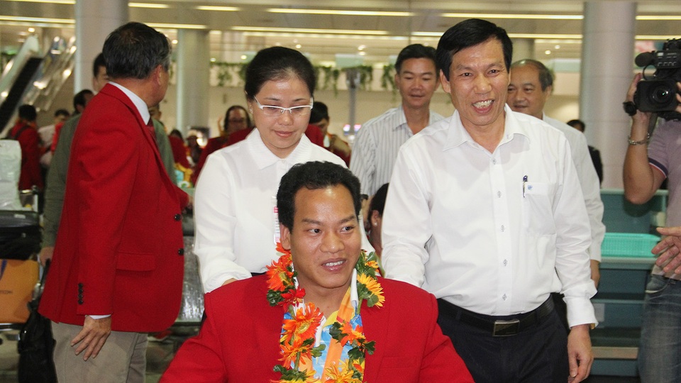 Bộ trưởng Bộ VH-TT&DL Nguyễn Ngọc Thiện đến từ sớm để đón những người hùng của thể thao Việt Nam