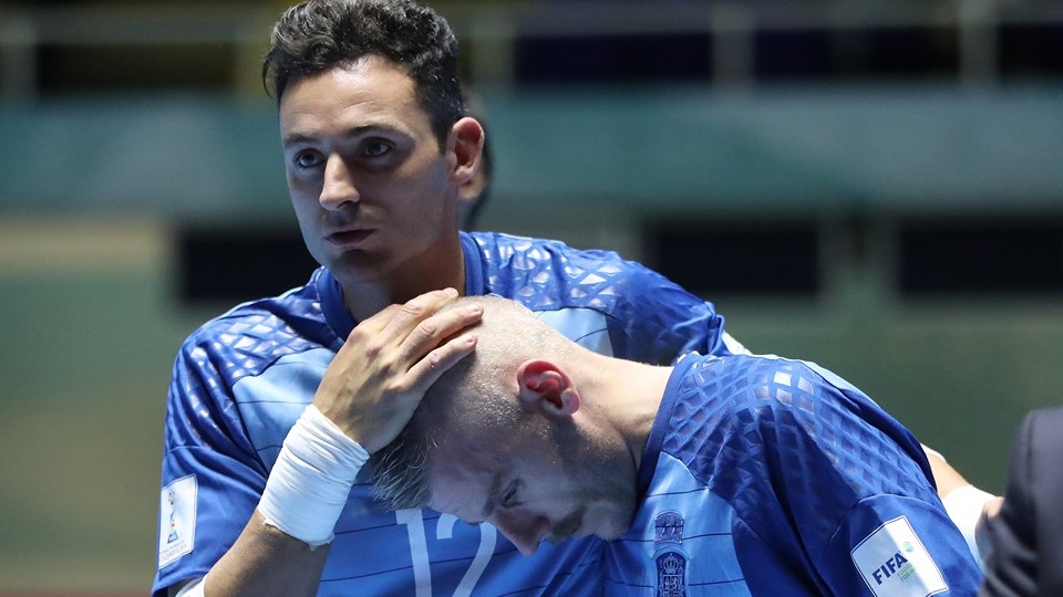 Tây Ban Nha thua Nga, Iran đánh bại Paraguay ở World Cup futsal 2016 - 3 ... trái ngược với nỗi buồn thất trận của các thành viên đội Tây Ban Nha
