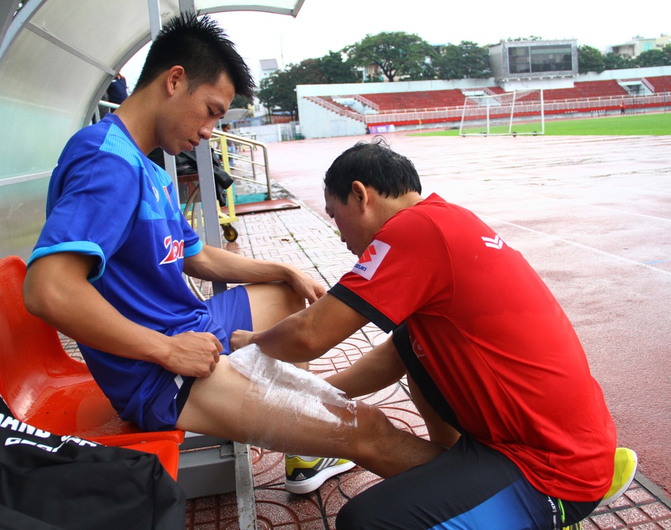 Những cầu thủ chấn thương hồi phục, HLV Hữu Thắng bớt âu lo - 2 Huy Hùng là một trong hai cầu thủ vẫn cần được chăm sóc đặc biệt ở đội tuyển Việt Nam (ảnh: Nguyễn Đình)