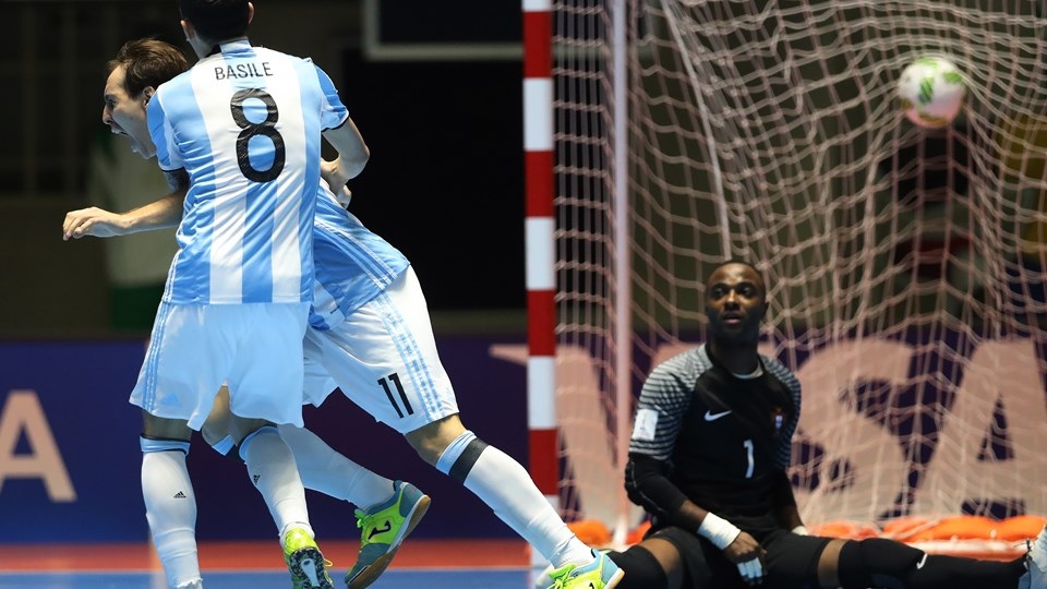 Đội bóng xứ Tango áp đảo hoàn toàn trước Bồ Đào Nha