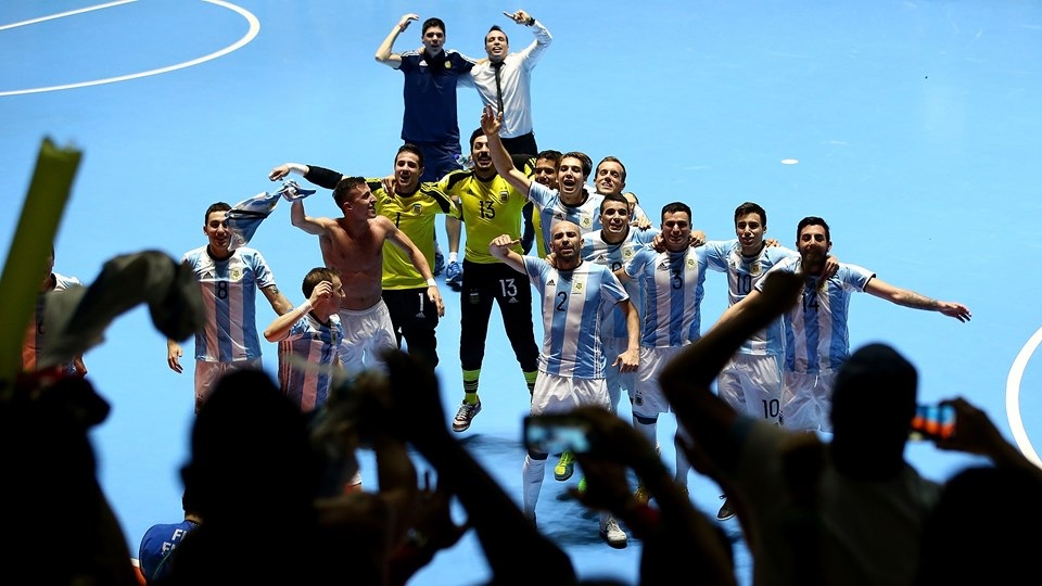 Argentina vào chung kết gặp Nga...