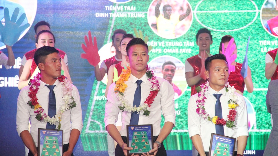 Các thành viên trong đội hình tiêu biểu của V-League 2016