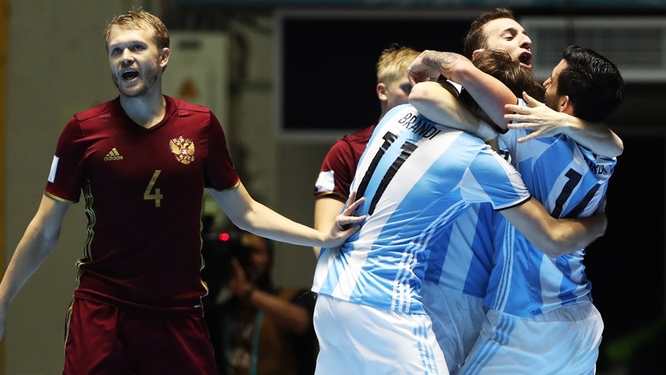 Thắng kịch tính Nga, Argentina lần đầu vô địch World Cup futsal - 2 Argentina khôn ngoan và chính xác hơn trong các pha hãm thành và dứt điểm