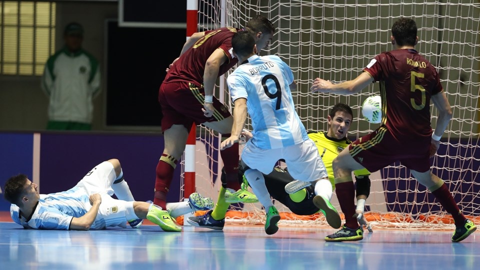 Thắng kịch tính Nga, Argentina lần đầu vô địch World Cup futsal - 1 Trận chung kết diễn ra đầy kịch tính
