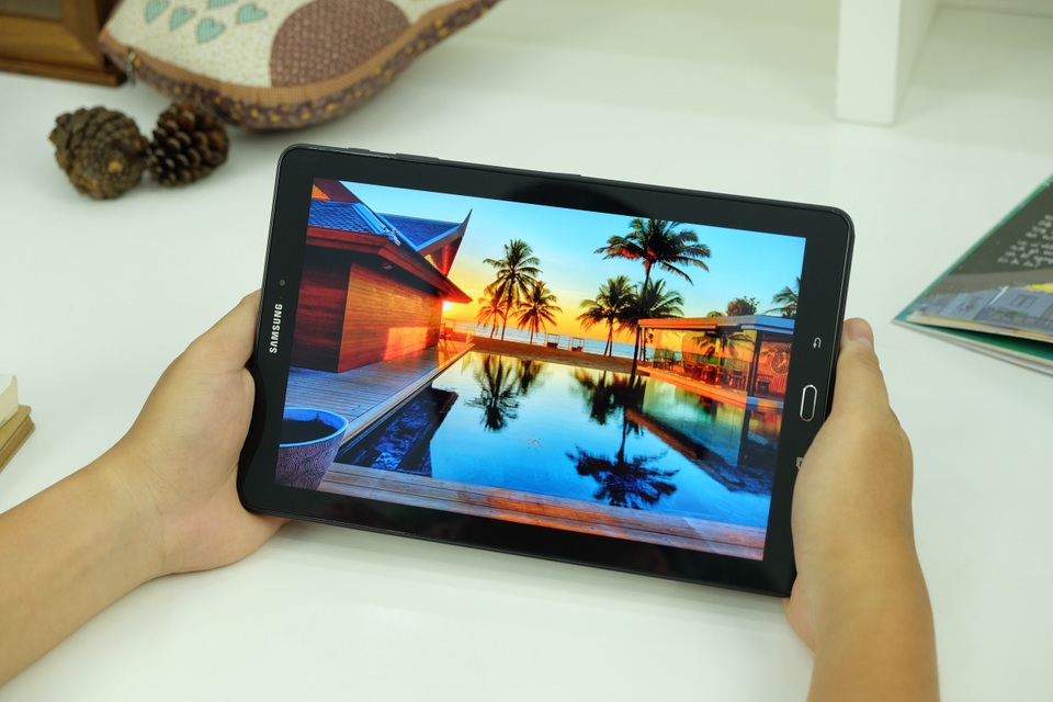 Chiếc tablet mới của Samsung sở hữu màn hình kích thước 10.1 inch với độ phân giải Full HD, tối ưu cho cả công việc lẫn giải trí.