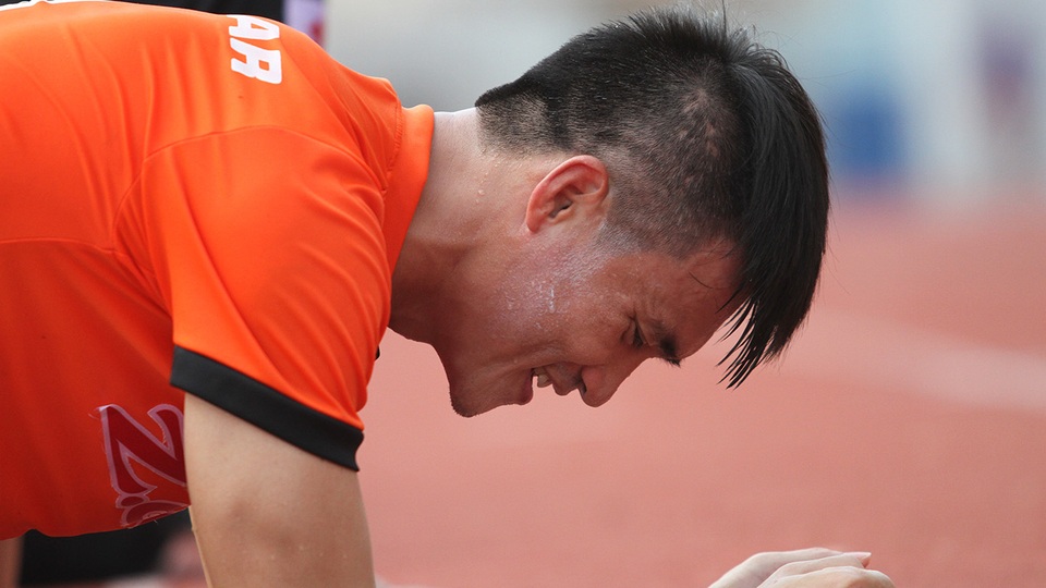 Công Vinh tranh thủ luyện cơ