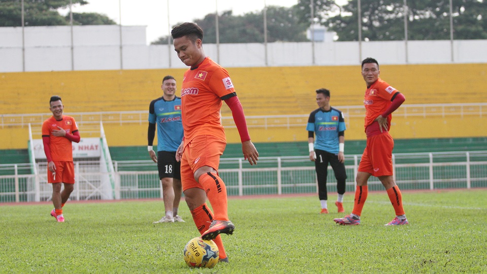 Riêng Phi Sơn vẫn chưa được sử dụng phút nào trong các trận giao hữu vừa qua, vì thừa cân nặng cho phép