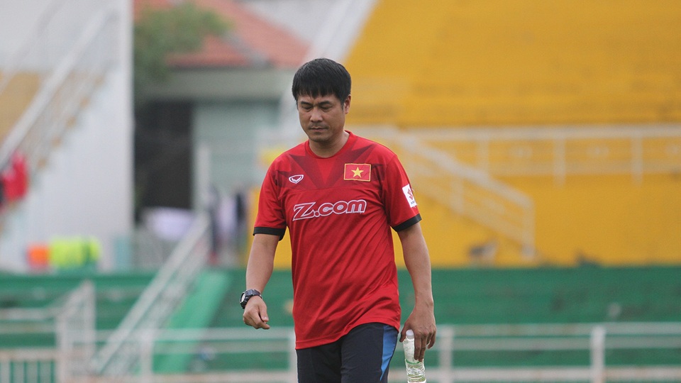 Dự kiến, HLV Nguyễn Hữu Thắng và các học trò sẽ sang Hàn Quốc tập huấn trong khoảng 2 tuần, từ tối mai (15/10)