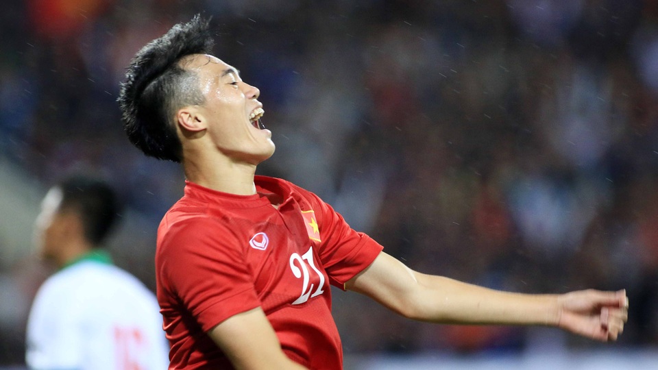 Văn Toàn chiếm ưu thế lớn trong việc cạnh tranh suất chính thức (ảnh: Gia Hưng)