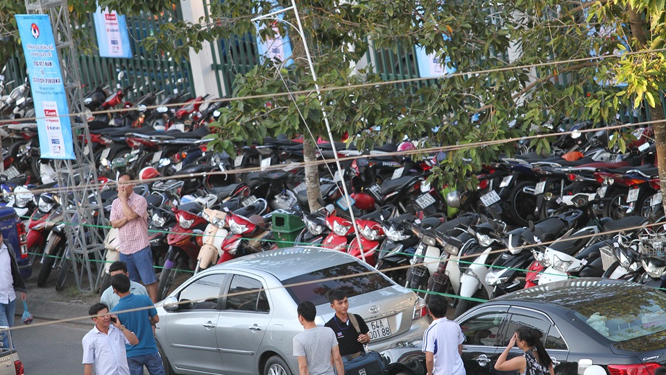 Các bãi trông giữ xe có một ngày ăn nên làm ra