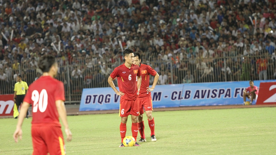 ... Minh Tuấn (6) và Văn Quyết cũng vậy (ảnh: Trọng Vũ)