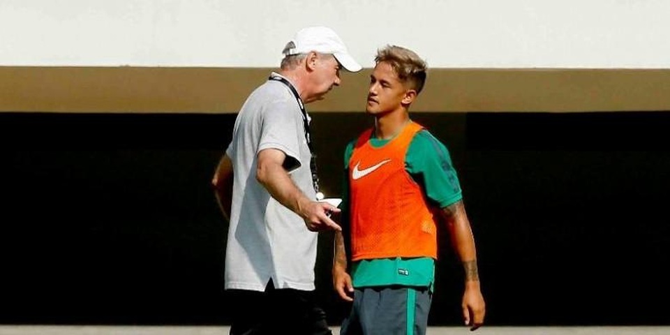 HLV Alfred Riedl phải bất đắc dĩ nói lời chia tay học trò cưng Irfan Bachdim