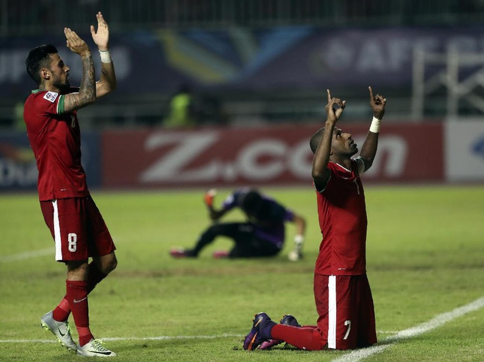 Indonesia kỳ vọng vào Salossa và Lilipaly trước trận chung kết với Thái Lan - 1 Boaz Salossa (phải) và Lilipaly là những mũi nhọn được kỳ vọng nhiều nhất bên phía Indonesia